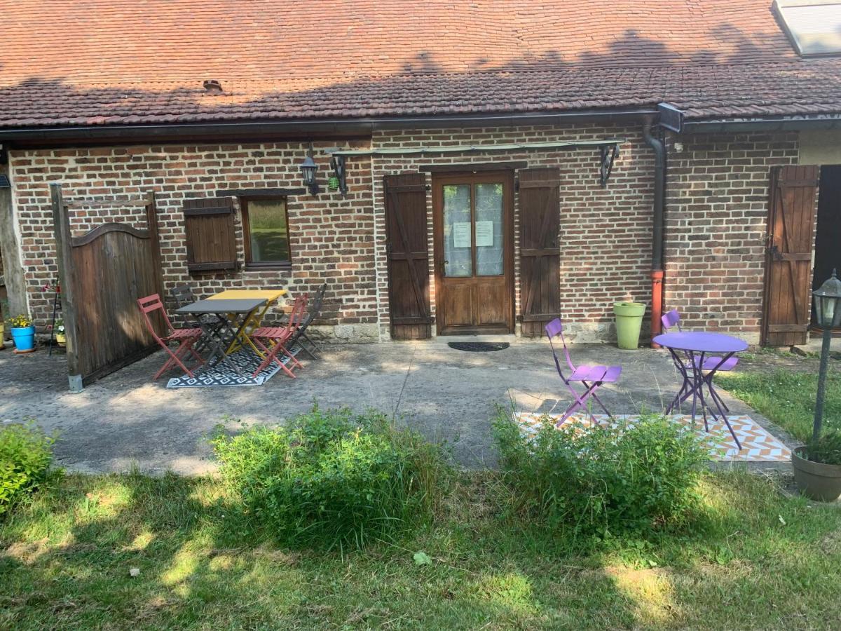 La Ferme D'Aristide Bed & Breakfast Saillenard Exterior photo