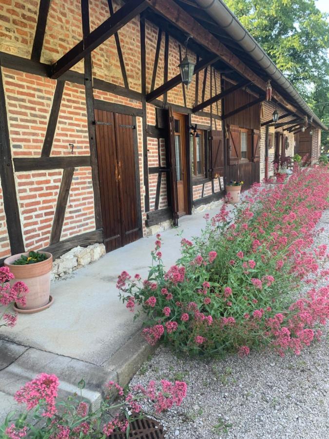 La Ferme D'Aristide Bed & Breakfast Saillenard Exterior photo